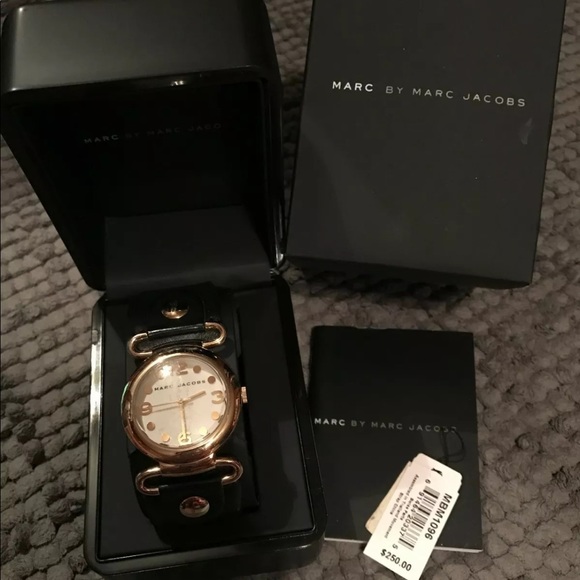 marc jacobs molly watch